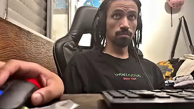 Snapshot of hotcamboy420 chatting on 02/16/25, 05:15 hotcamboy420 online show from 02/16/25, 05:15