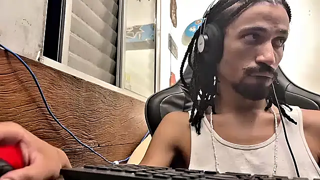 Snapshot of hotcamboy420 chatting on 02/07/25, 04:27 hotcamboy420 online show from 02/07/25, 04:27