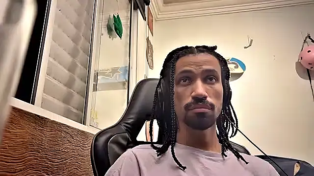 Snapshot of hotcamboy420 chatting on 02/13/25, 05:37 hotcamboy420 online show from 02/13/25, 05:37