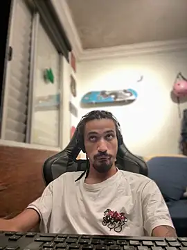 Snapshot of hotcamboy420 chatting on 02/28/25, 04:54 hotcamboy420 online show from 02/28/25, 04:54