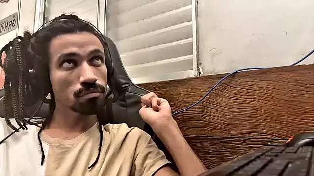 Snapshot of hotcamboy420 chatting on 02/03/25, 04:31 hotcamboy420 online show from 02/03/25, 04:31