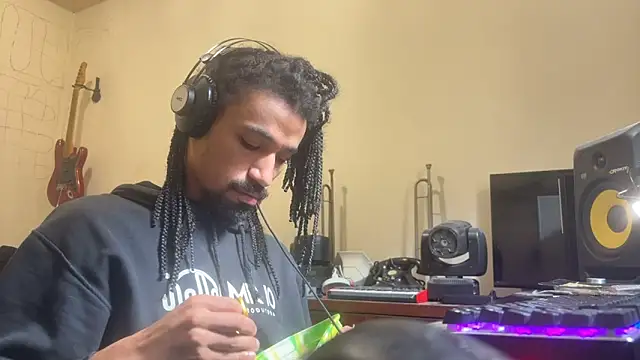 hotcamboy420 online show from 11/03/25, 01:26