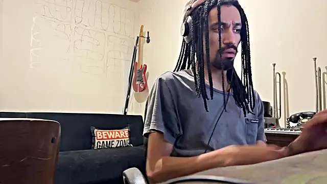 Snapshot of hotcamboy420 chatting on 10/23/25, 04:33 hotcamboy420 online show from 10/23/25, 04:33