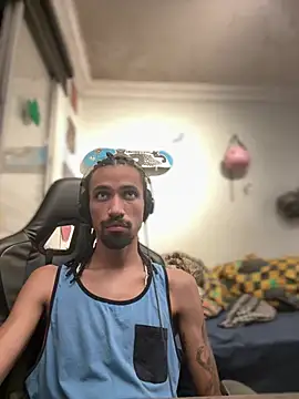 Snapshot of hotcamboy420 chatting on 02/17/25, 03:25 hotcamboy420 online show from 02/17/25, 03:25