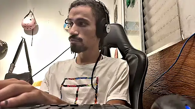 Snapshot of hotcamboy420 chatting on 02/01/25, 06:21 hotcamboy420 online show from 02/01/25, 06:21