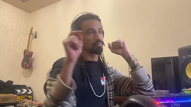 hotcamboy420 online show from 11/04/25, 08:01