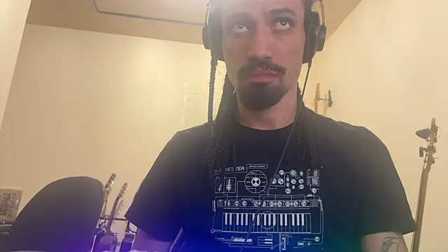 Snapshot of hotcamboy420 chatting on 10/27/25, 03:29 hotcamboy420 online show from 10/27/25, 03:29