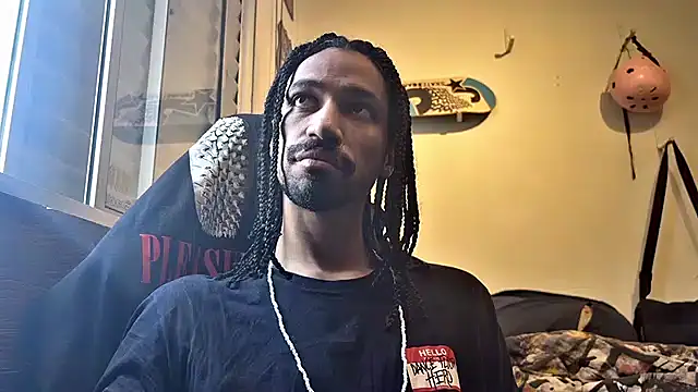 Snapshot of hotcamboy420 chatting on 02/12/25, 05:37 hotcamboy420 online show from 02/12/25, 05:37