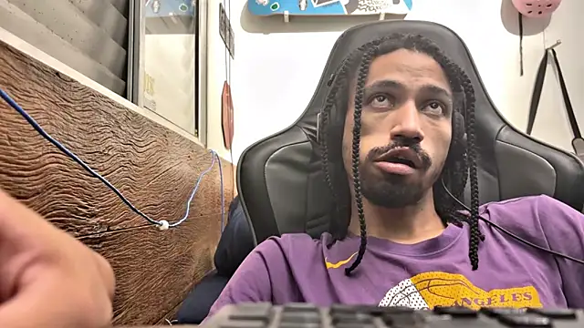 Snapshot of hotcamboy420 chatting on 02/25/25, 03:52 hotcamboy420 online show from 02/25/25, 03:52