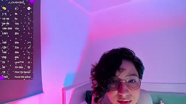 laura-hills18 online show from 11/29/25, 11:05