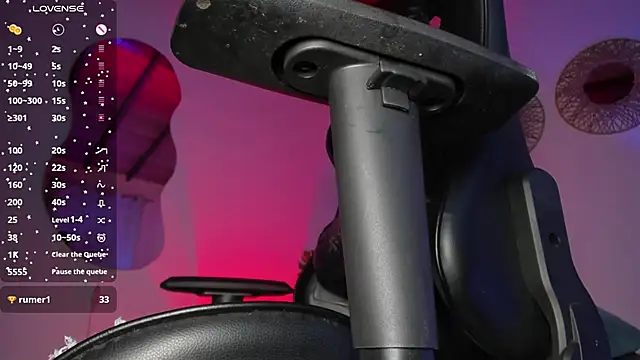 laura-hills18 online show from 02/14/26, 01:00