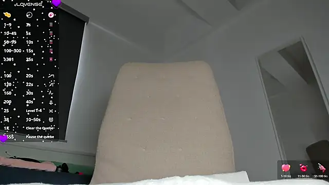 laura-hills18 online show from 03/28/26, 06:42