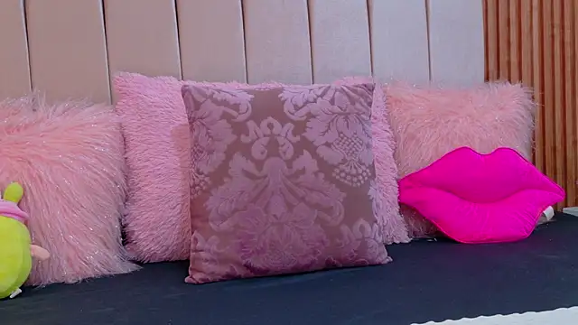 Snapshot of cristal_subin69 chatting on 10/31/25, 12:35 cristal subin69 online show from 10/31/25, 12:35