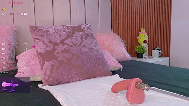 Snapshot of cristal_subin69 chatting on 11/18/25, 12:19 cristal subin69 online show from 11/18/25, 12:19