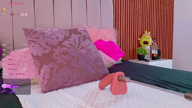 Snapshot of cristal_subin69 chatting on 11/22/25, 12:15 cristal subin69 online show from 11/22/25, 12:15