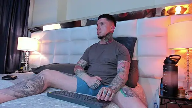 Snapshot of Adam_tatto chatting on 10/07/25, 12:33 Adam tatto online show from 10/07/25, 12:33