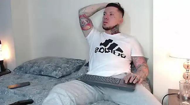 Snapshot of Adam_tatto chatting on 02/14/25, 03:54 Adam tatto online show from 02/14/25, 03:54