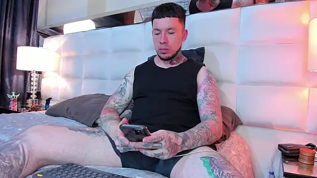 Snapshot of Adam_tatto chatting on 10/09/25, 03:29 Adam tatto online show from 10/09/25, 03:29
