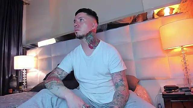 Snapshot of Adam_tatto chatting on 10/03/25, 01:53 Adam tatto online show from 10/03/25, 01:53