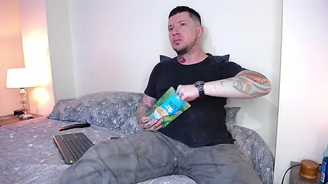 Snapshot of Adam_tatto chatting on 01/25/25, 04:13 Adam tatto online show from 01/25/25, 04:13