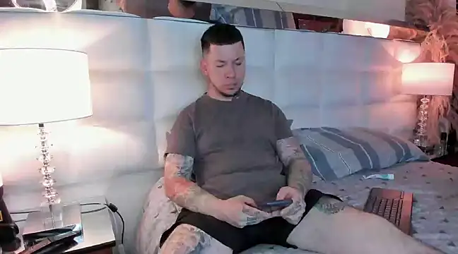 Snapshot of Adam_tatto chatting on 03/08/25, 02:12 Adam tatto online show from 03/08/25, 02:12