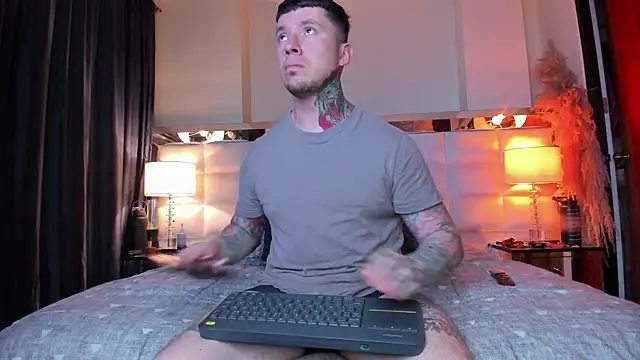 Snapshot of Adam_tatto chatting on 09/19/25, 03:54 Adam tatto online show from 09/19/25, 03:54