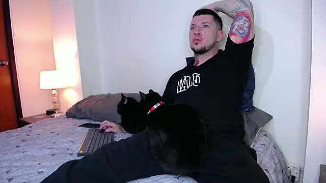 Snapshot of Adam_tatto chatting on 01/21/25, 02:43 Adam tatto online show from 01/21/25, 02:43