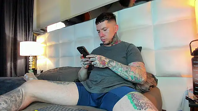 Snapshot of Adam_tatto chatting on 09/22/25, 02:06 Adam tatto online show from 09/22/25, 02:06