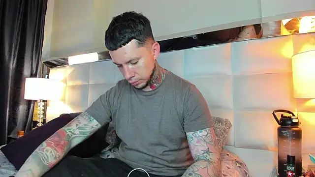 Snapshot of Adam_tatto chatting on 10/16/25, 05:16 Adam tatto online show from 10/16/25, 05:16