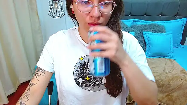 karlamorris  online show from 11/16/25, 04:50