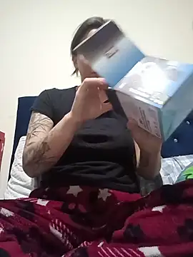 karlamorris  online show from 10/23/25, 01:37