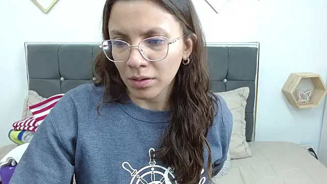 Snapshot of karlamorris_ chatting on 02/18/25, 01:33 karlamorris online show from 02/18/25, 01:33