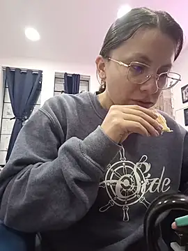 karlamorris  online show from 11/06/25, 01:48