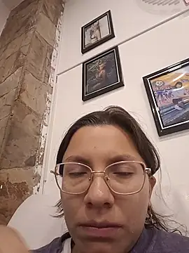 karlamorris  online show from 10/28/25, 01:43