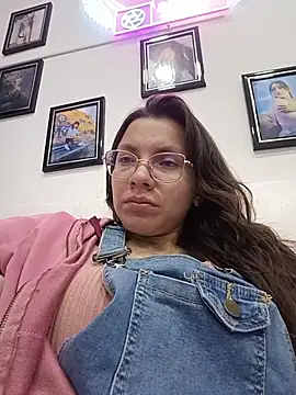 karlamorris  online show from 11/15/25, 04:44