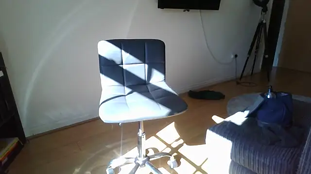 Snapshot of Nizzlivecam chatting on 04/23/26, 03:13 Nizzlivecam online show from 04/23/26, 03:13