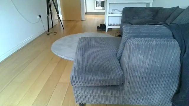 Snapshot of Nizzlivecam chatting on 05/19/26, 04:36 Nizzlivecam online show from 05/19/26, 04:36