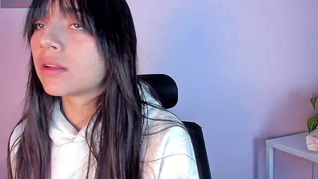 Snapshot of Sophy_SmileSweet chatting on 02/05/25, 11:44 Sophy SmileSweet online show from 02/05/25, 11:44