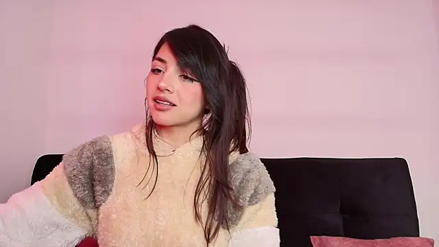Snapshot of Sophy_SmileSweet chatting on 03/17/25, 03:40 Sophy SmileSweet online show from 03/17/25, 03:40