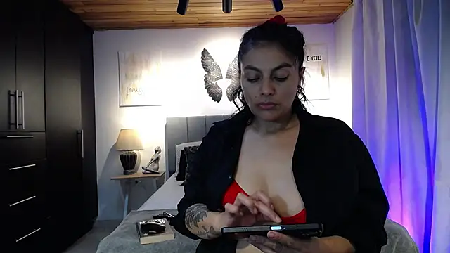 Snapshot of Lust_Mom41 chatting on 02/08/25, 11:02 Lust Mom41 online show from 02/08/25, 11:02