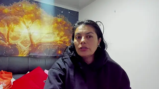 Snapshot of Lust_Mom41 chatting on 12/31/24, 11:31 Lust Mom41 online show from 12/31/24, 11:31