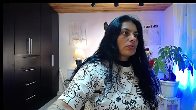 Snapshot of Lust_Mom41 chatting on 09/20/25, 11:32 Lust Mom41 online show from 09/20/25, 11:32