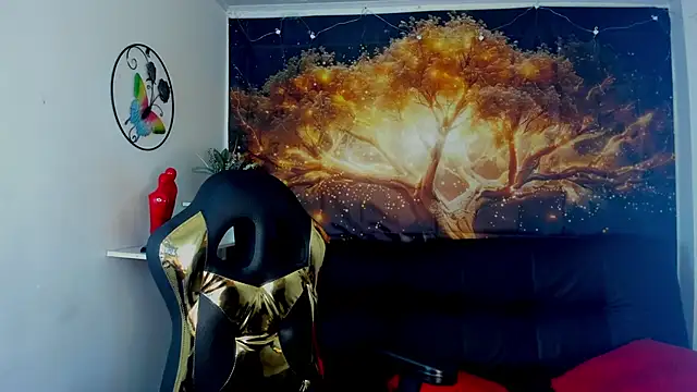 Snapshot of Lust_Mom41 chatting on 12/11/24, 10:03 Lust Mom41 online show from 12/11/24, 10:03