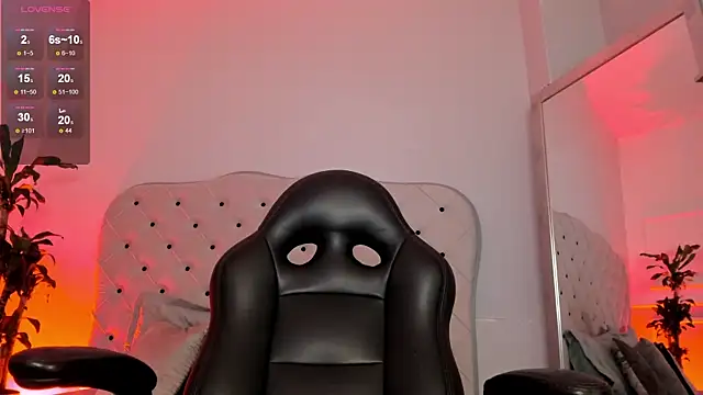 Snapshot of renee_shelby_ chatting on 03/08/25, 10:24 renee shelby online show from 03/08/25, 10:24