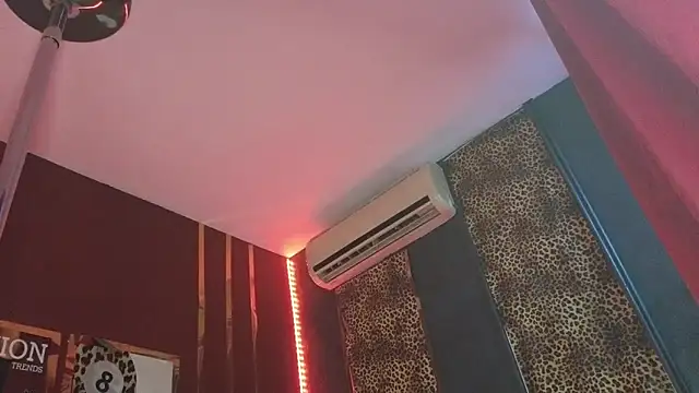 Snapshot of alissa4blonde chatting on 11/26/25, 06:13 alissa4blonde online show from 11/26/25, 06:13