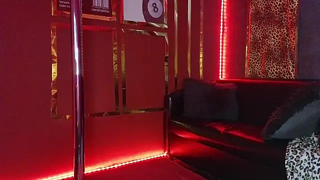 Snapshot of alissa4blonde chatting on 11/17/25, 06:06 alissa4blonde online show from 11/17/25, 06:06