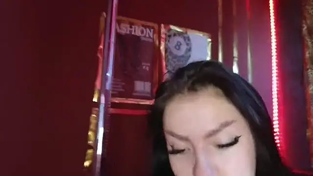 Snapshot of alissa4blonde chatting on 11/06/25, 06:06 alissa4blonde online show from 11/06/25, 06:06