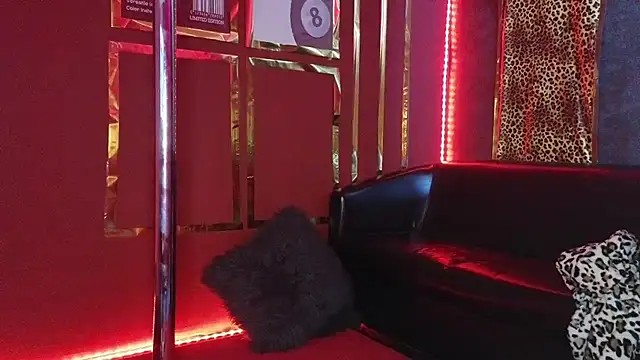 Snapshot of alissa4blonde chatting on 11/11/25, 06:19 alissa4blonde online show from 11/11/25, 06:19