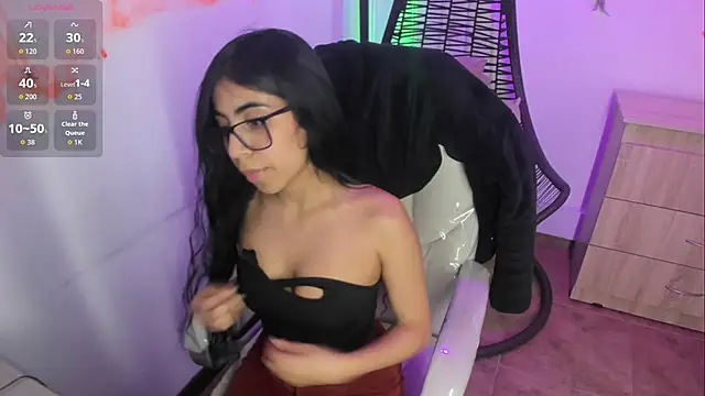 lunitaa18 online show from 11/04/25, 09:18