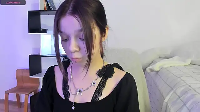 Snapshot of crystal_lilith chatting on 02/10/25, 08:53 crystal lilith online show from 02/10/25, 08:53